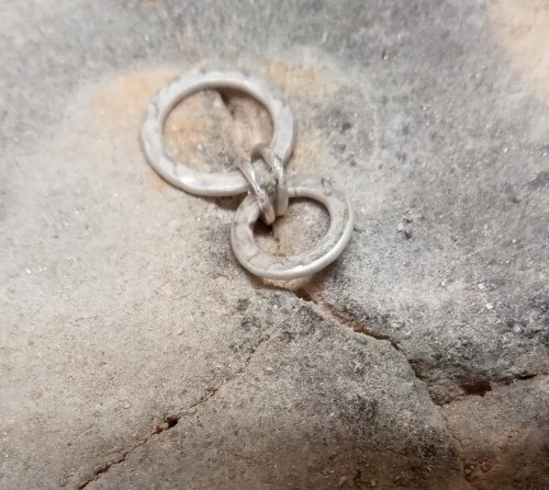 Judy Larson's Handmade Chunky Chain - , Contemporary Wire Jewelry, Making Chain, Chain Making , place the rings in the trough on the block